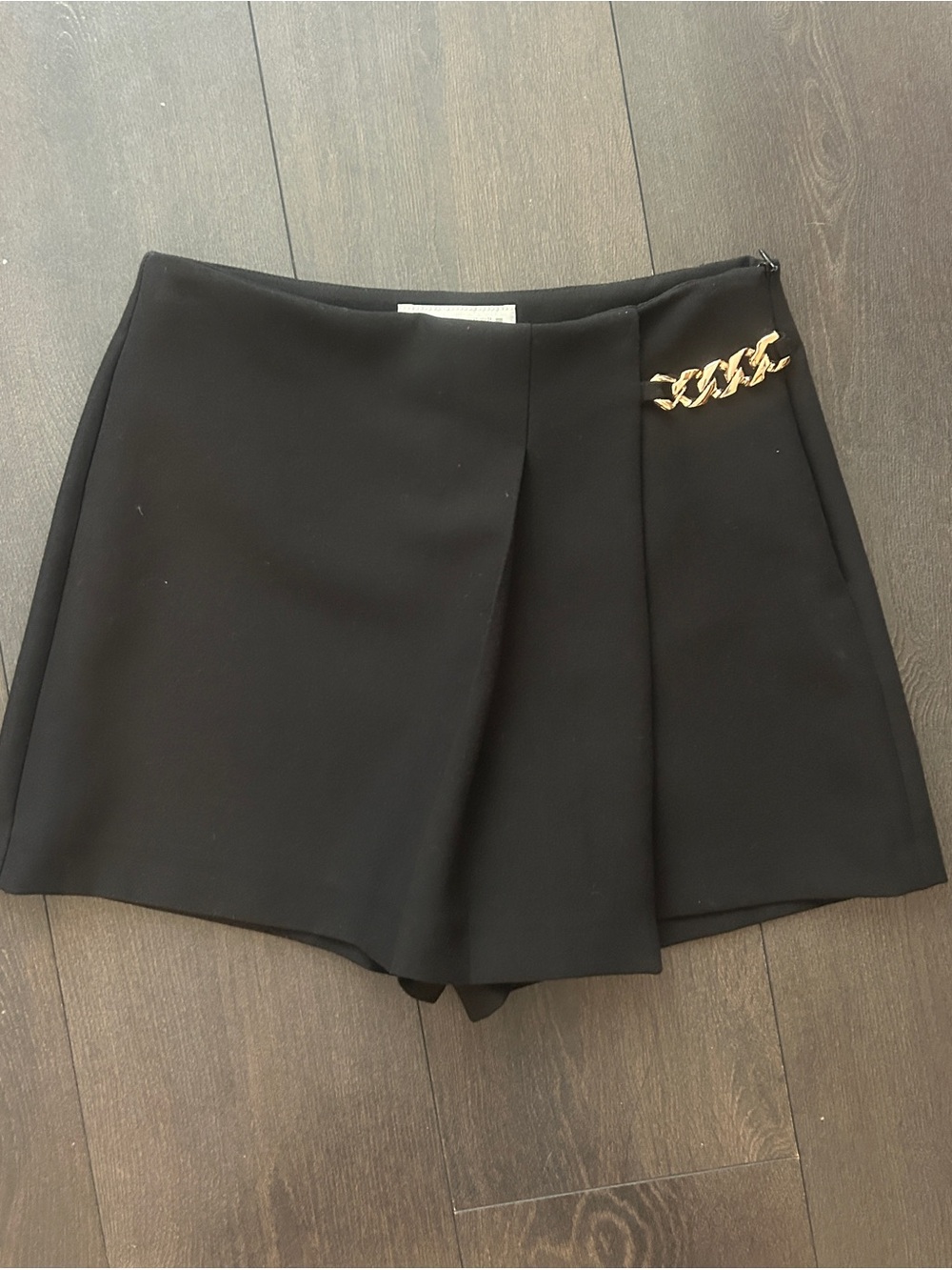 NWOT Zara Women’s Black Gold Chain High Rise Mini Skort Size XS